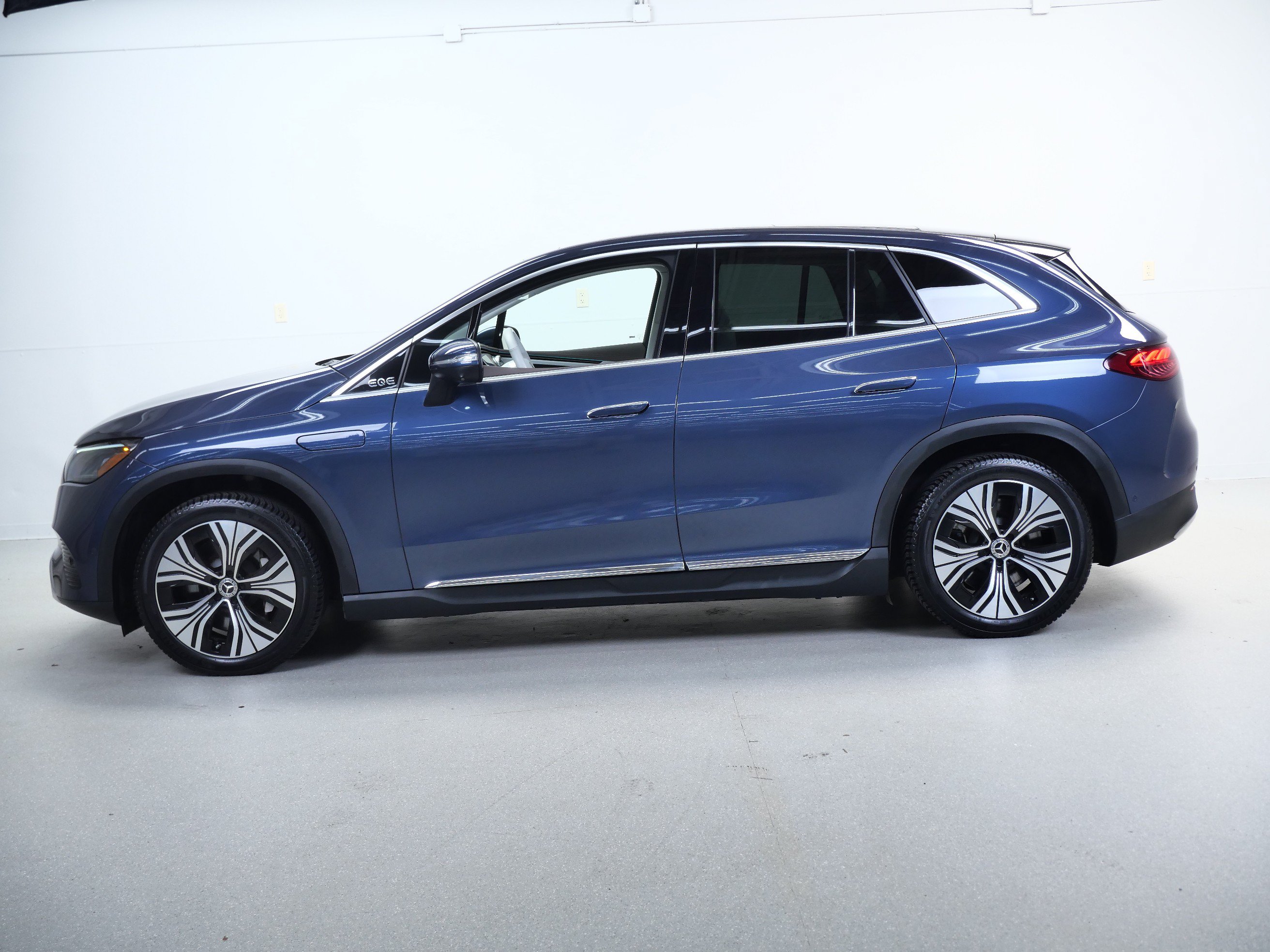 Certified 2023 Mercedes-Benz EQE 350+ 4MATIC SUV image 10