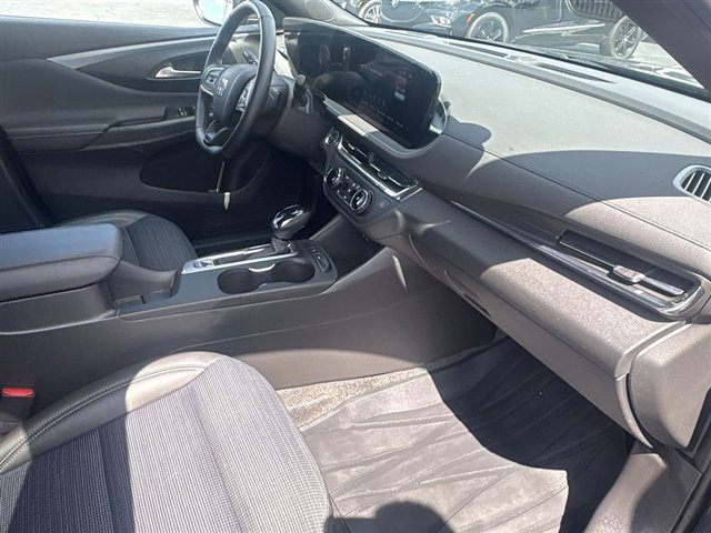 Used 2024 Buick Envista Sport Touring w/ Convenience I Package FWD image 27