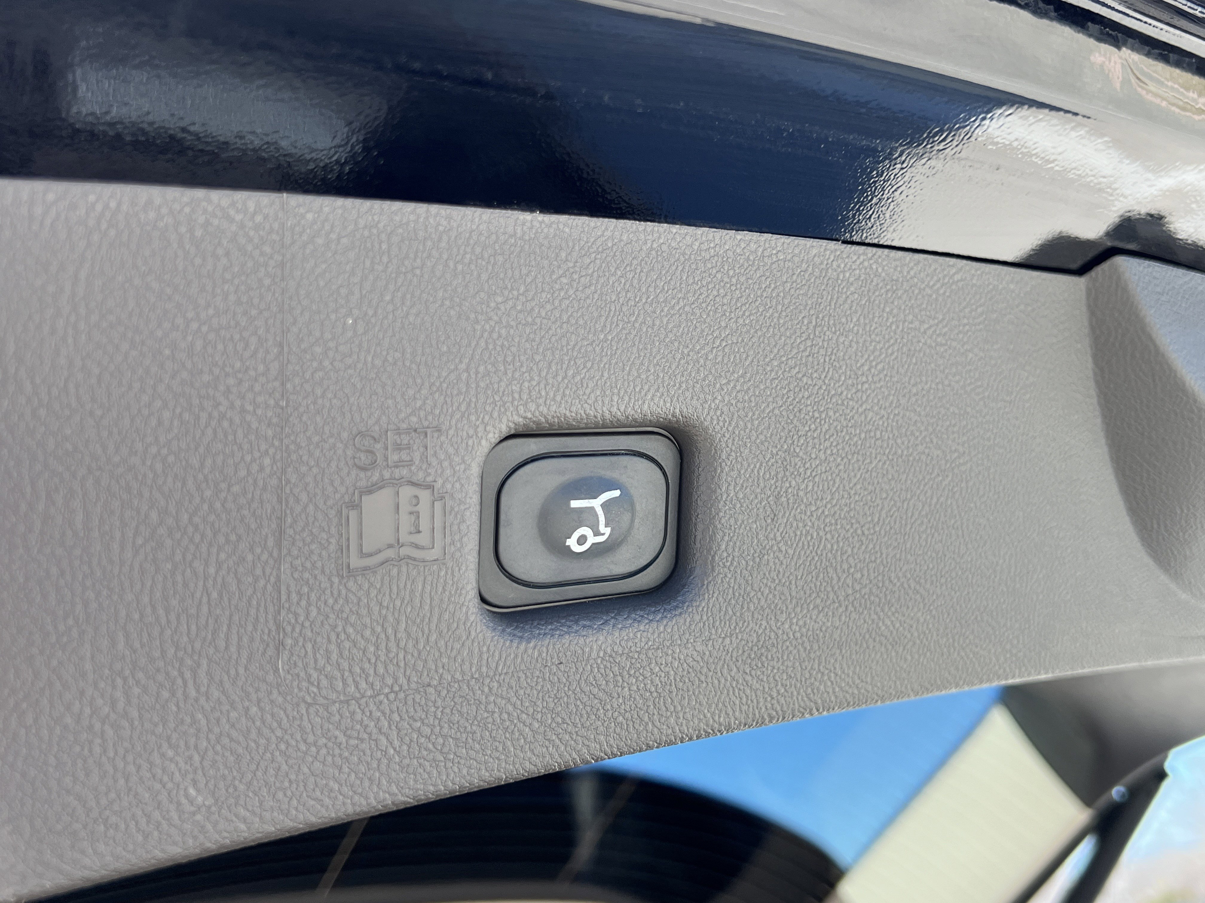 Used 2022 Lincoln Nautilus Reserve w/ Monochromatic Package image 34