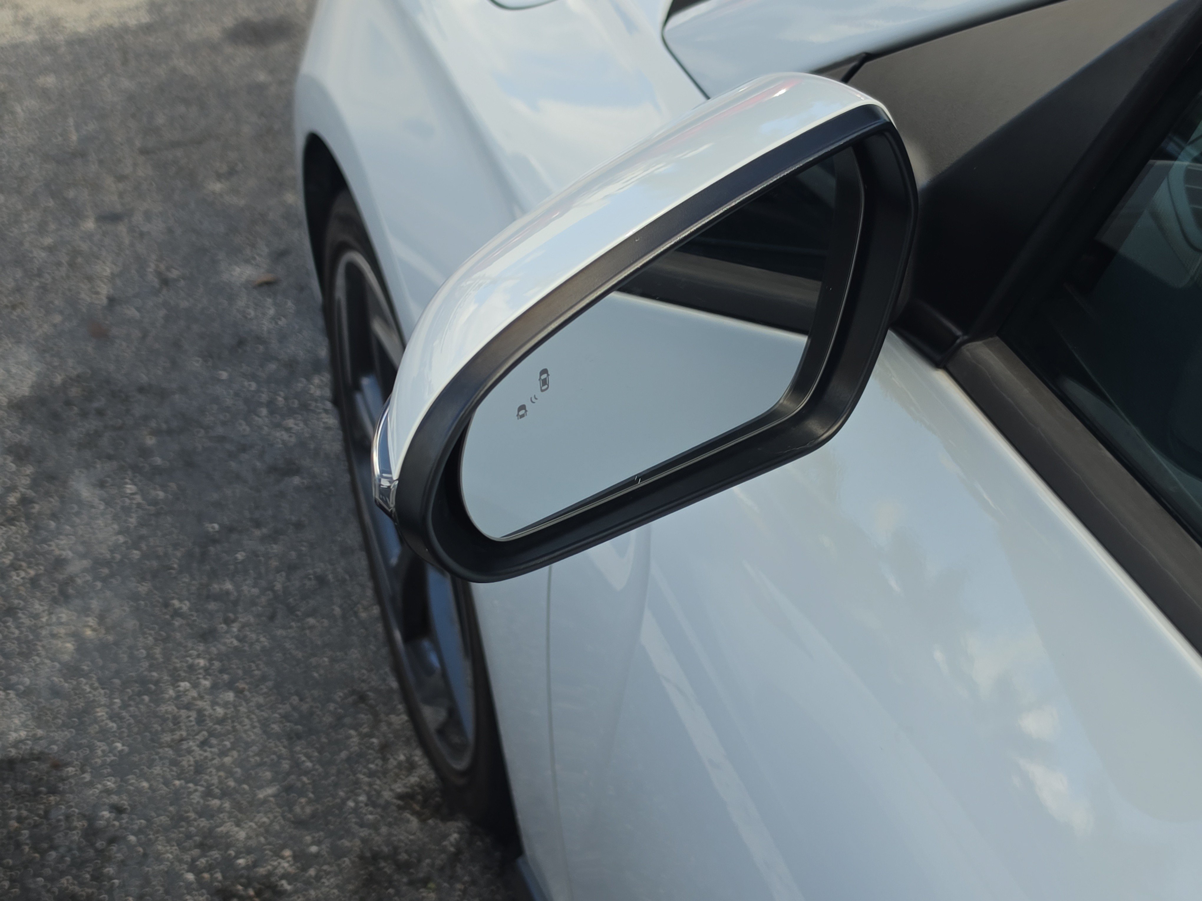 Used 2019 Hyundai Veloster Turbo FWD image 11