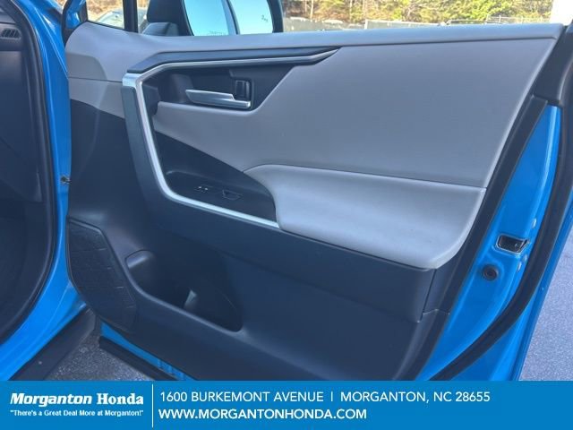 Used 2021 Toyota RAV4 XLE w/ Convenience Package image 38