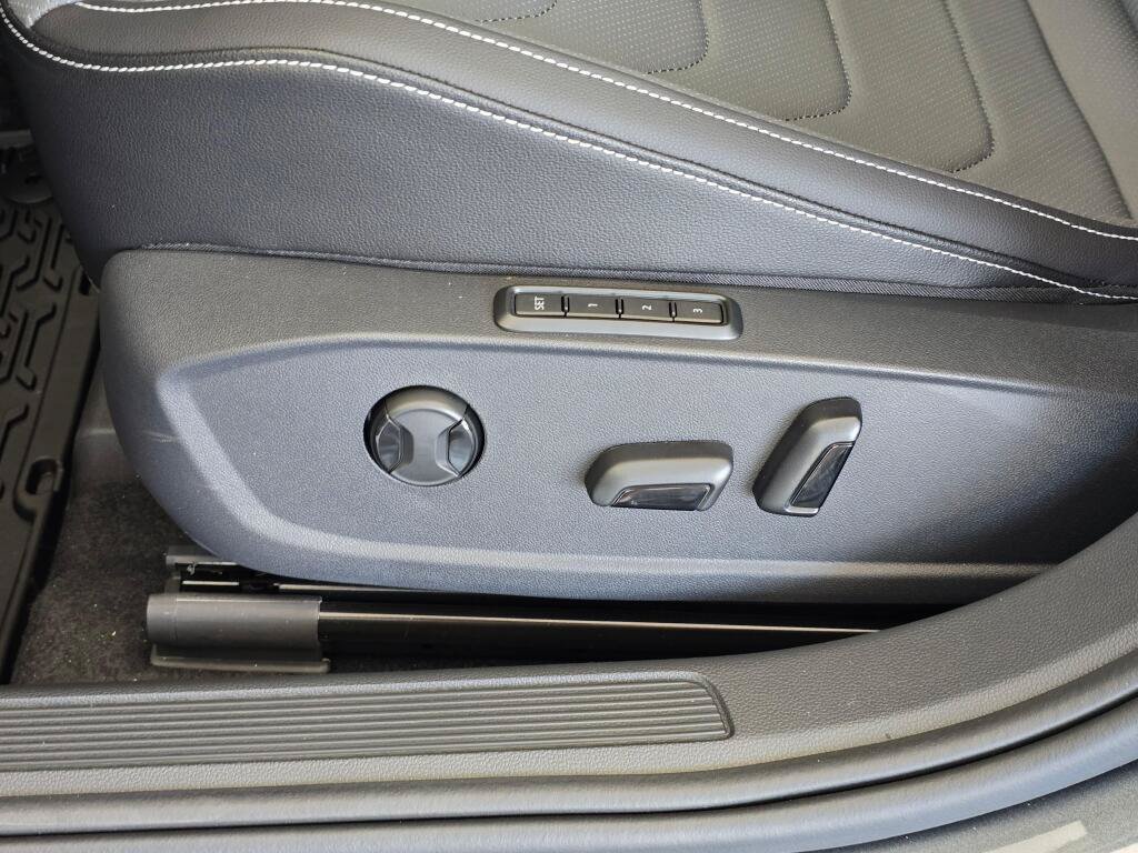 New 2026 Volkswagen Jetta SEL FWD image 20