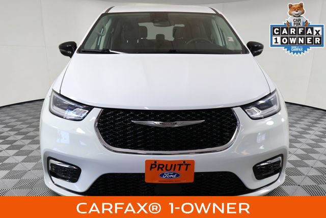 Used 2024 Chrysler Pacifica Touring-L FWD image 3
