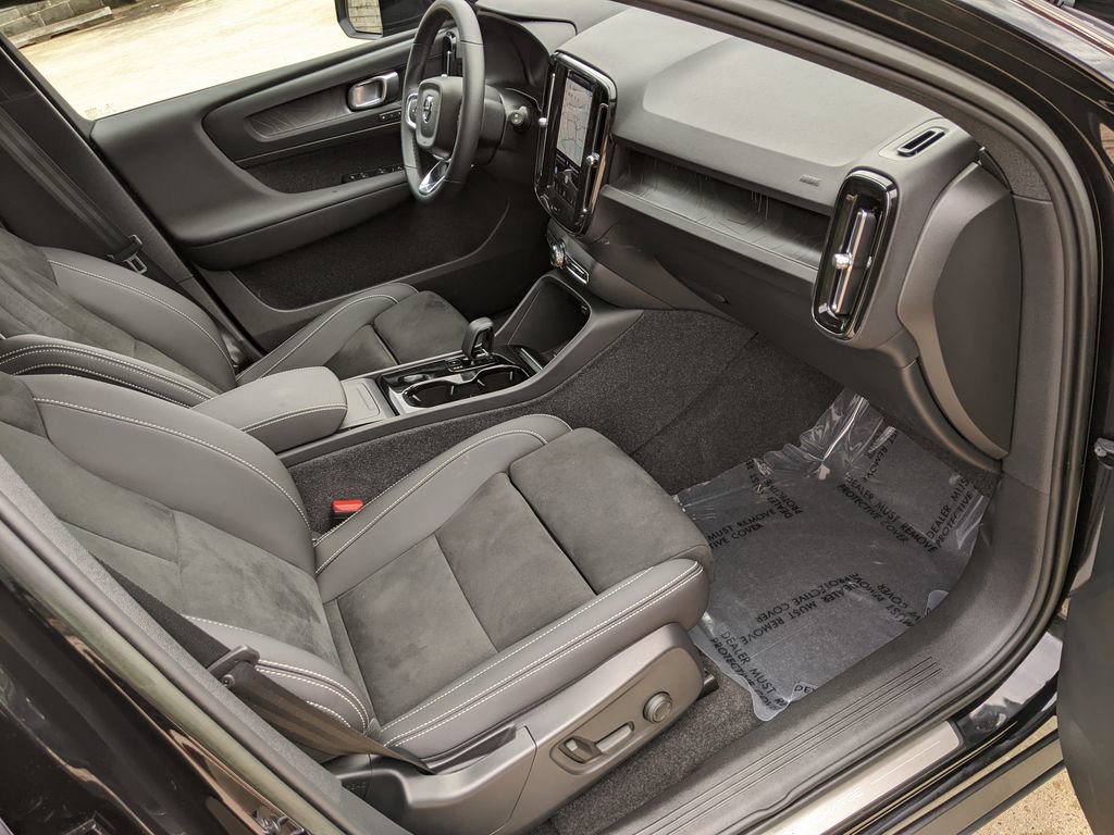 Certified 2023 Volvo XC40 Recharge Plus w/ Protection Package Premier AWD/4WD image 22