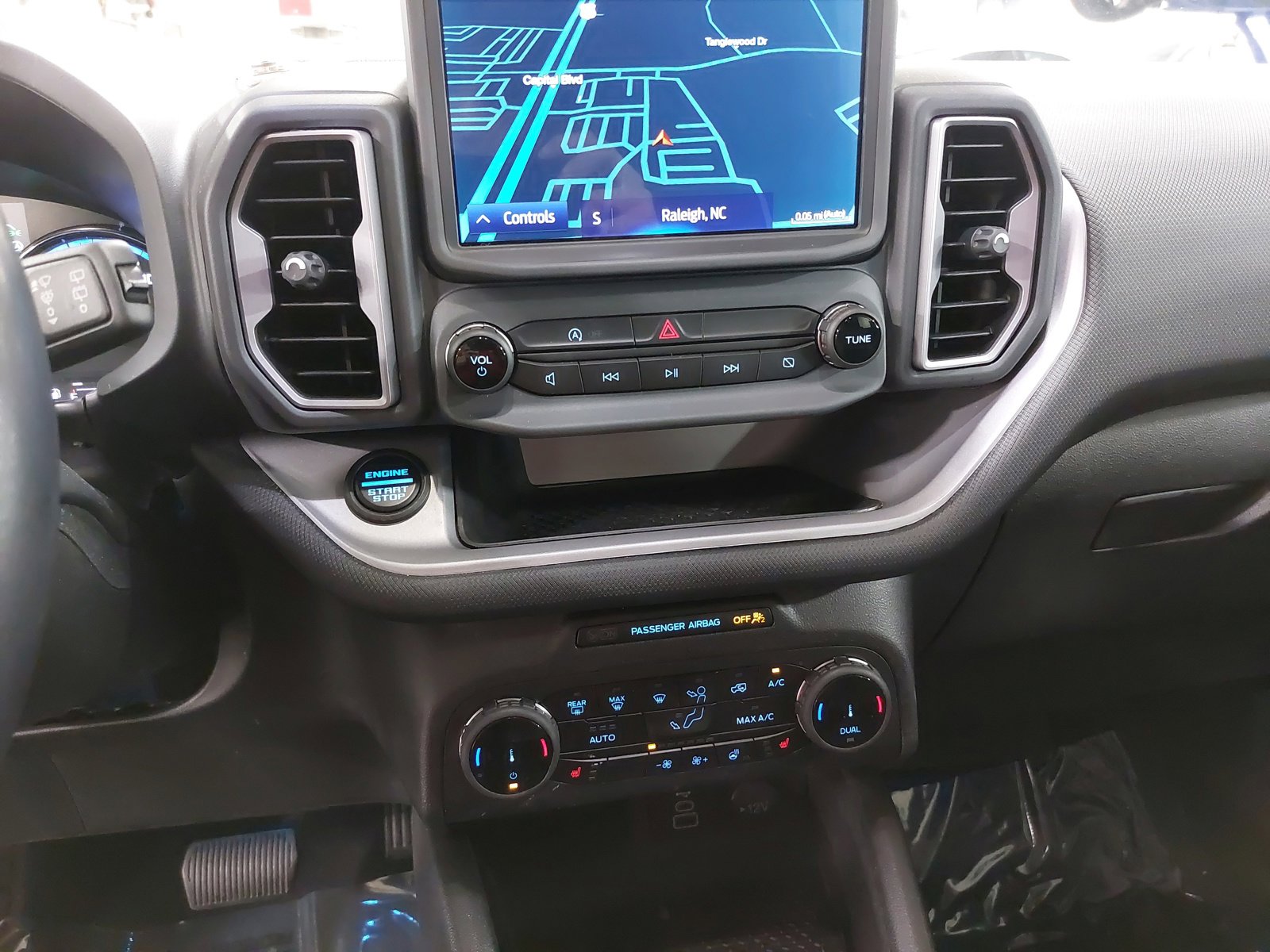 Used 2024 Ford Bronco Sport Outer Banks w/ Tech Package image 22