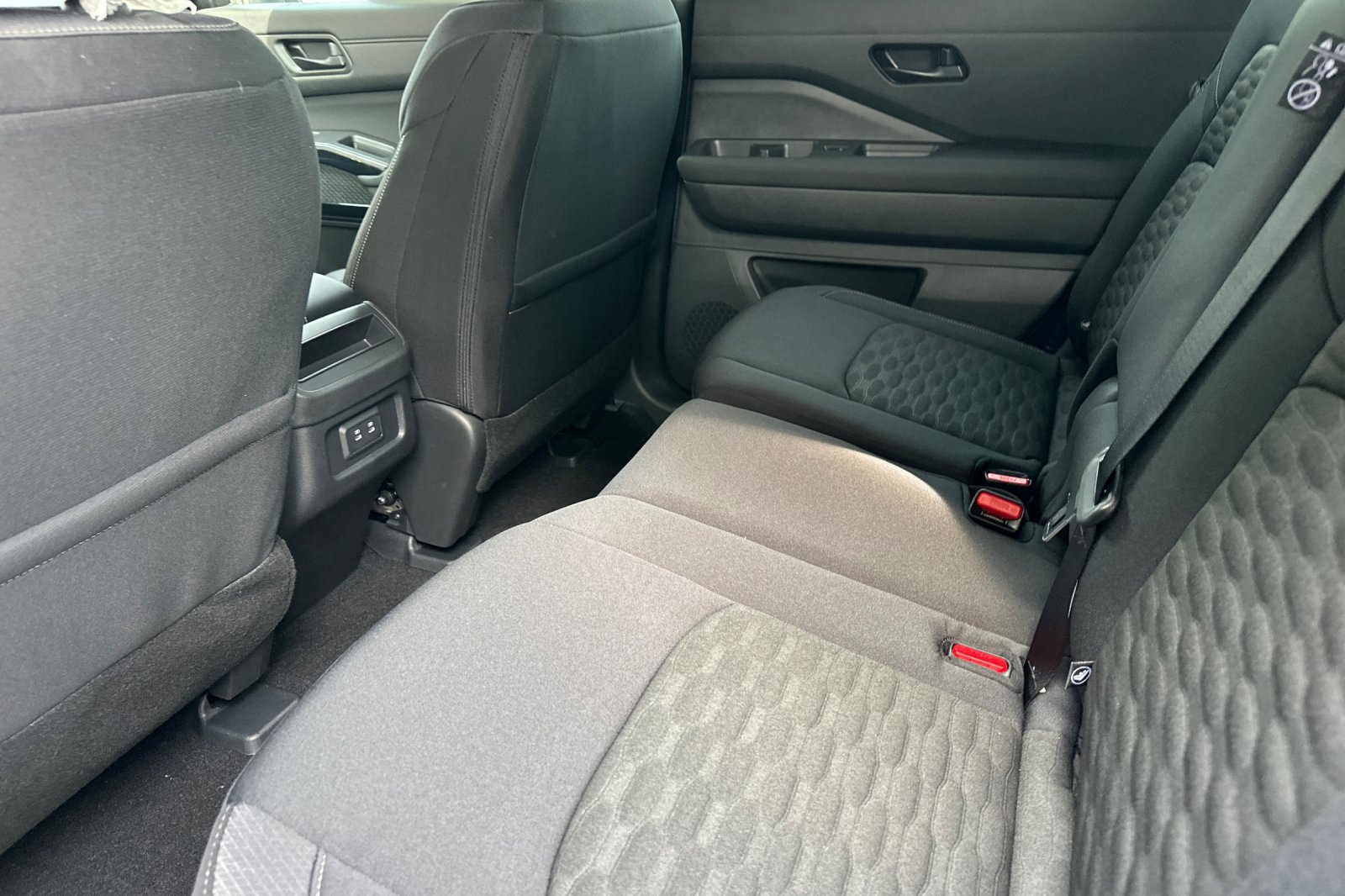 New 2026 Nissan Pathfinder SV image 12