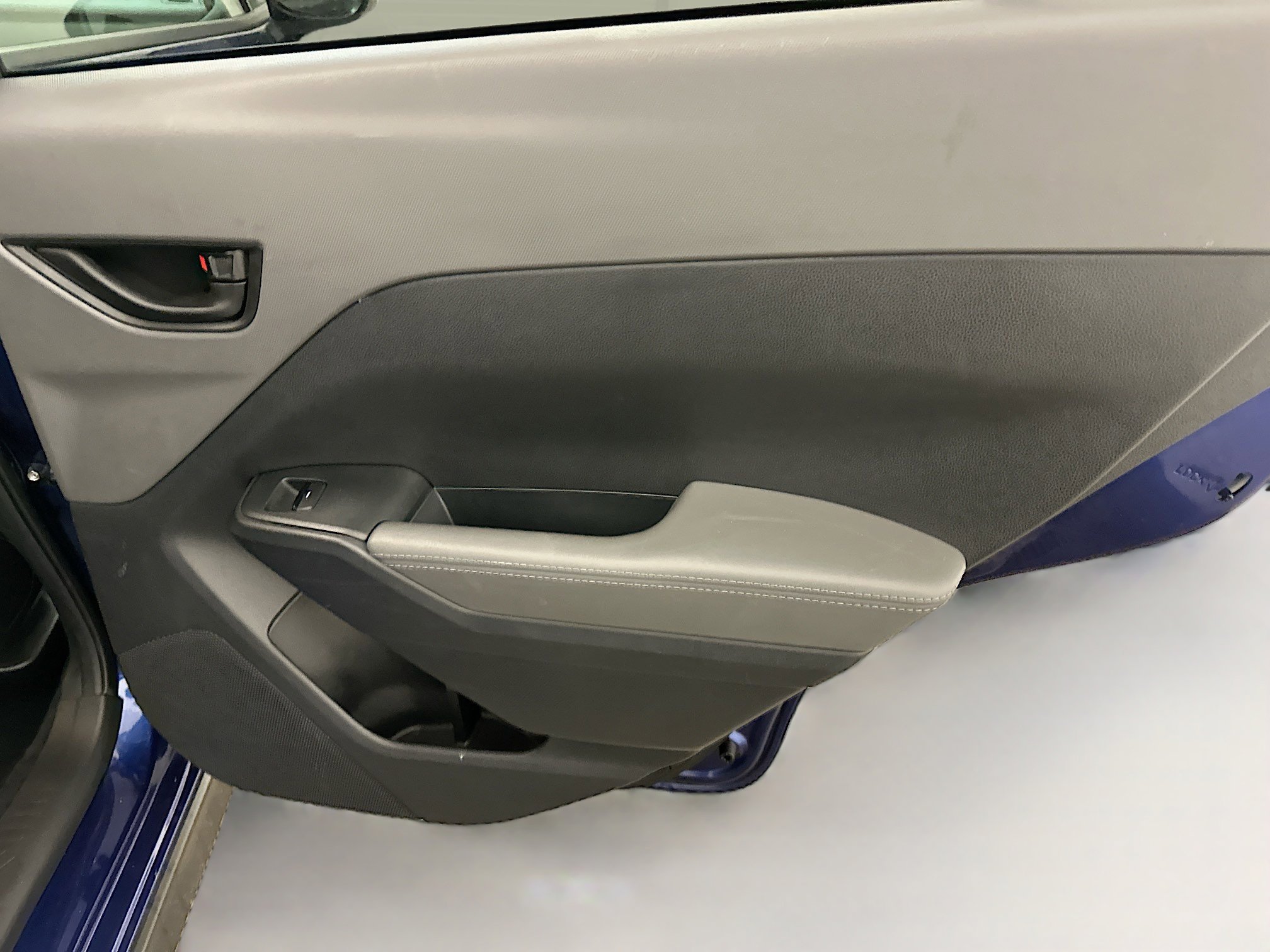 Used 2025 Subaru Crosstrek 2.0i Premium image 31