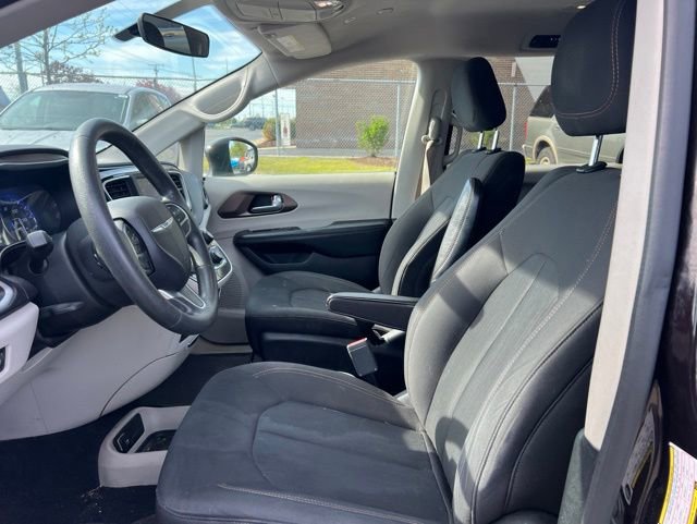 Used 2018 Chrysler Pacifica LX FWD image 14