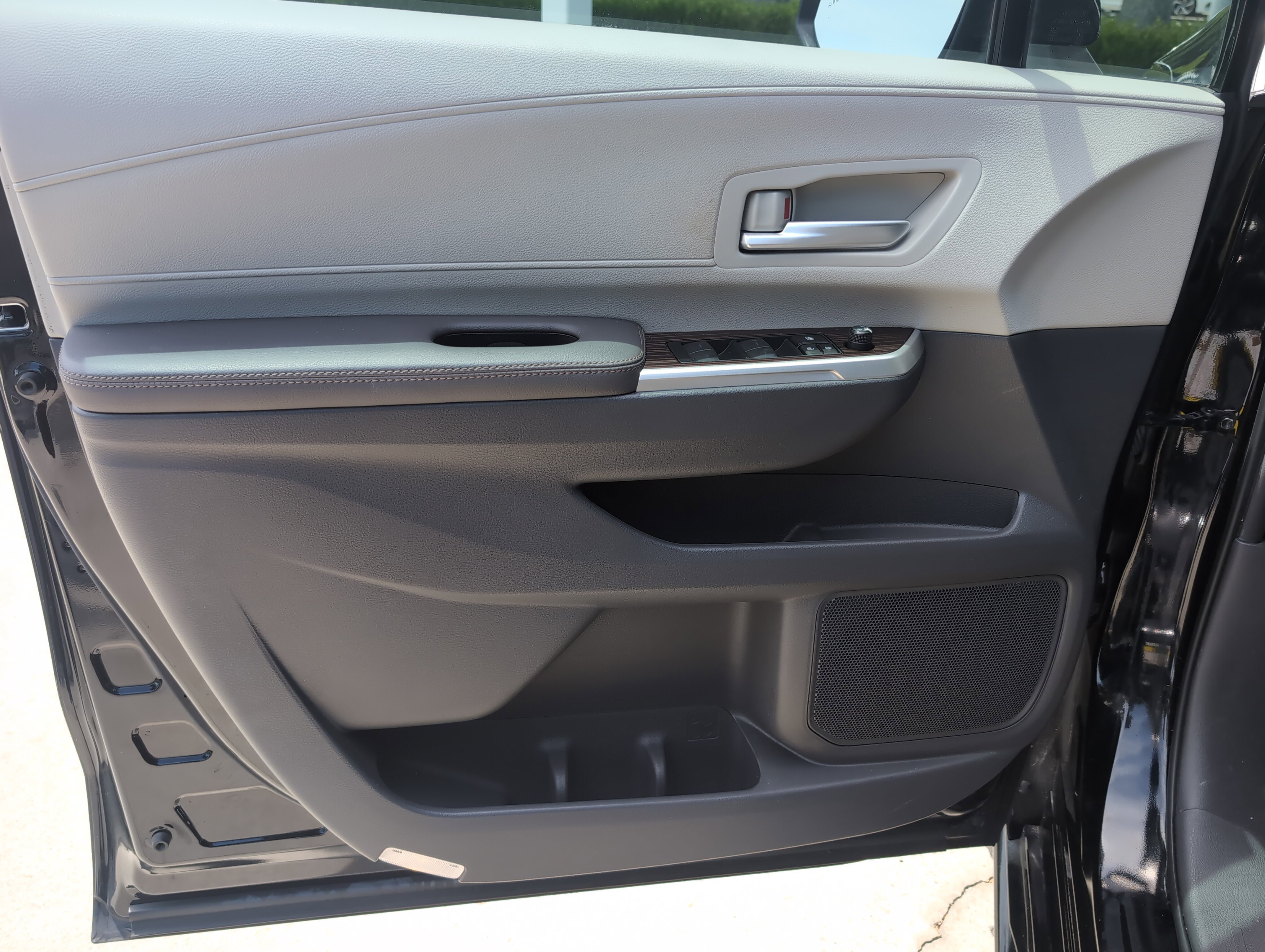 Certified 2023 Toyota Sienna XLE FWD image 14