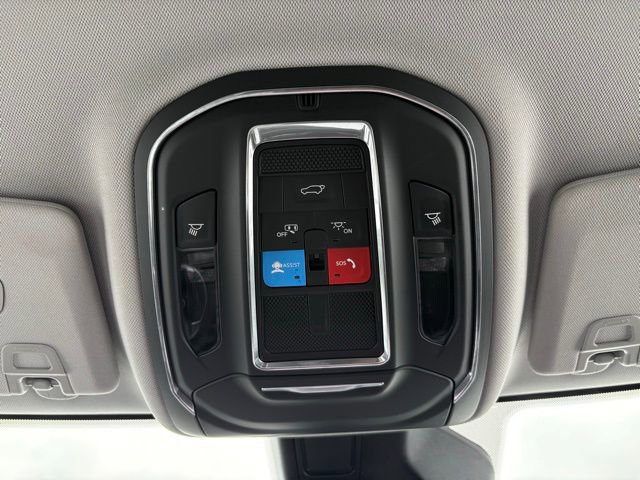 Used 2023 Jeep Grand Cherokee Limited w/ Luxury Tech Group II image 29