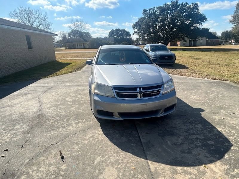 Used 2014 Dodge Avenger SE image 2