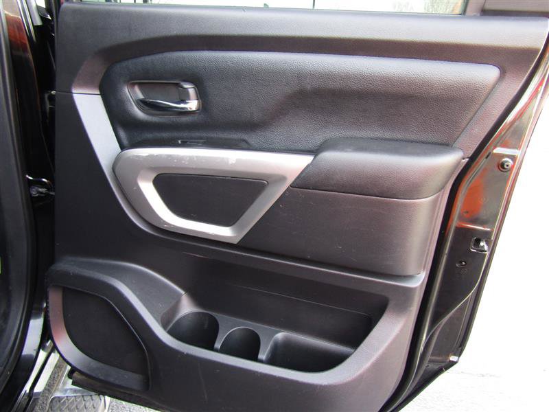Used 2018 Nissan Titan SV image 31