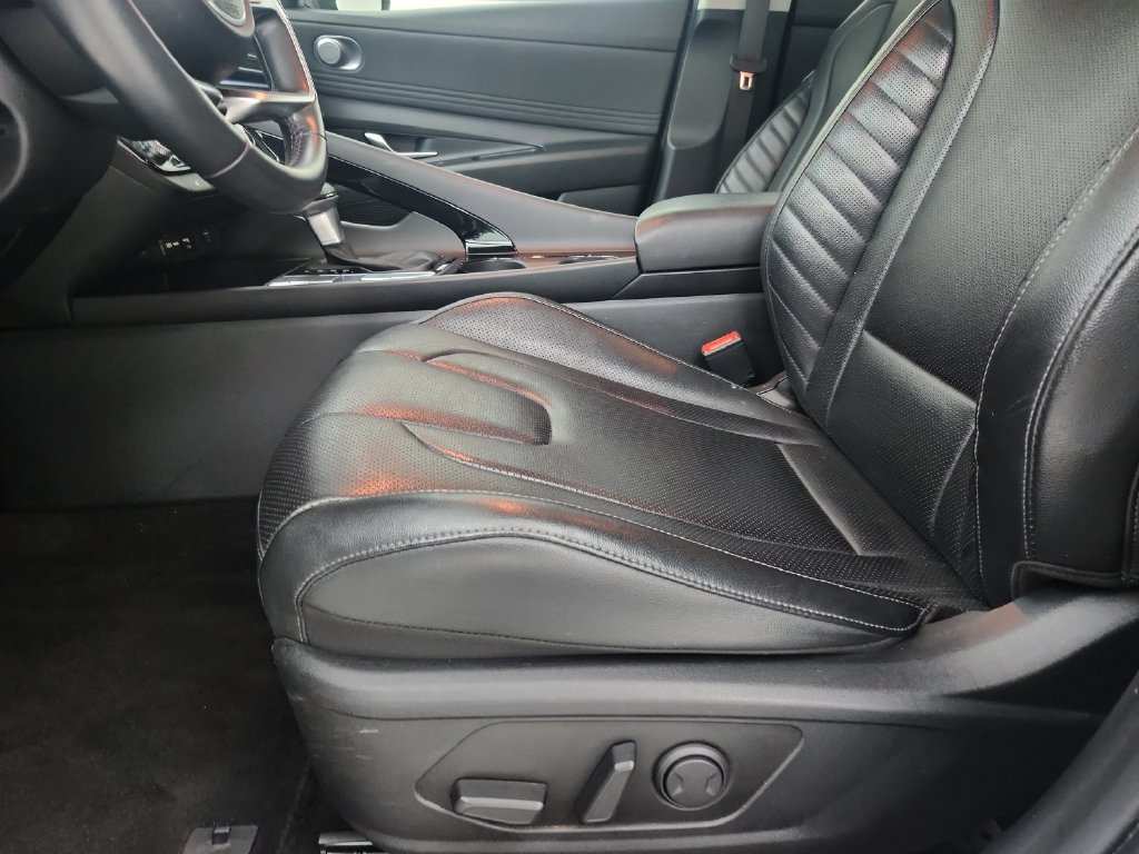 Used 2025 Hyundai Elantra Limited FWD image 21