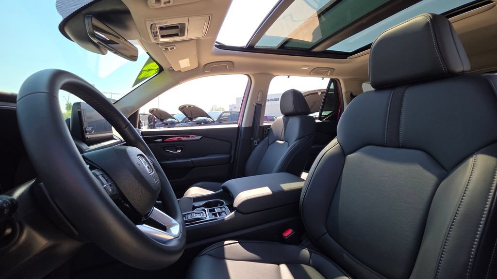 Certified 2025 Honda Pilot Touring image 23