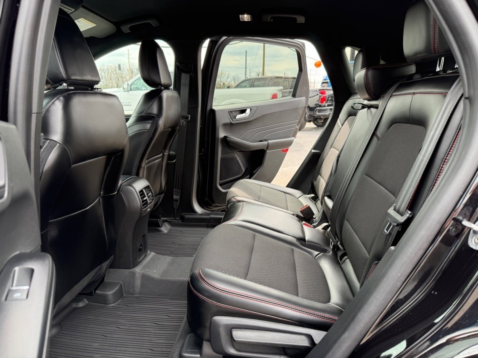 Used 2024 Ford Escape ST-Line Select w/ Tech Pack #1 AWD/4WD image 30