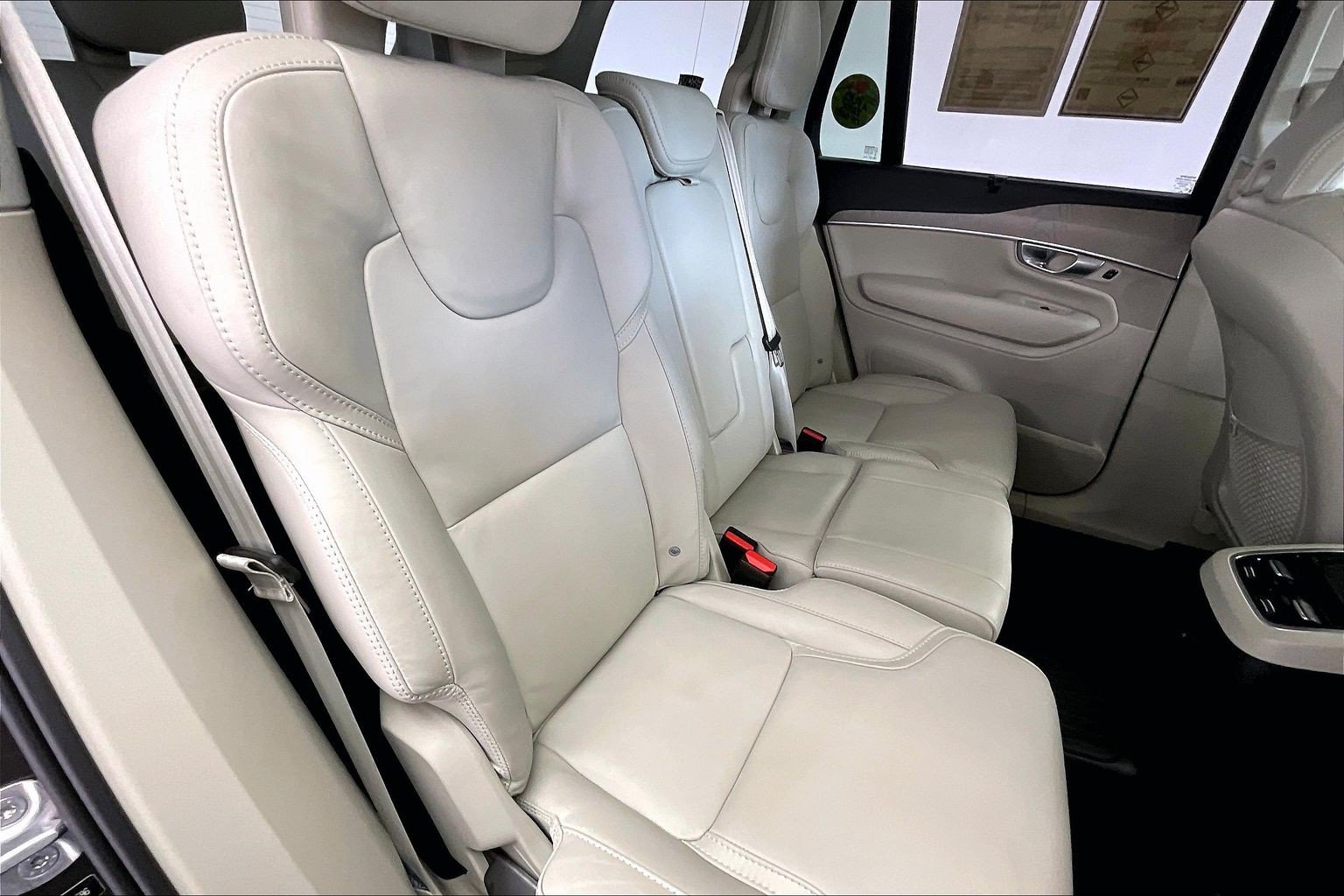Used 2024 Volvo XC90 T8 Ultimate w/ Protection Package Premier AWD/4WD image 19