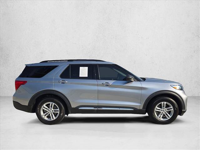 Used 2024 Ford Explorer XLT w/ Equipment Group 202A RWD image 4
