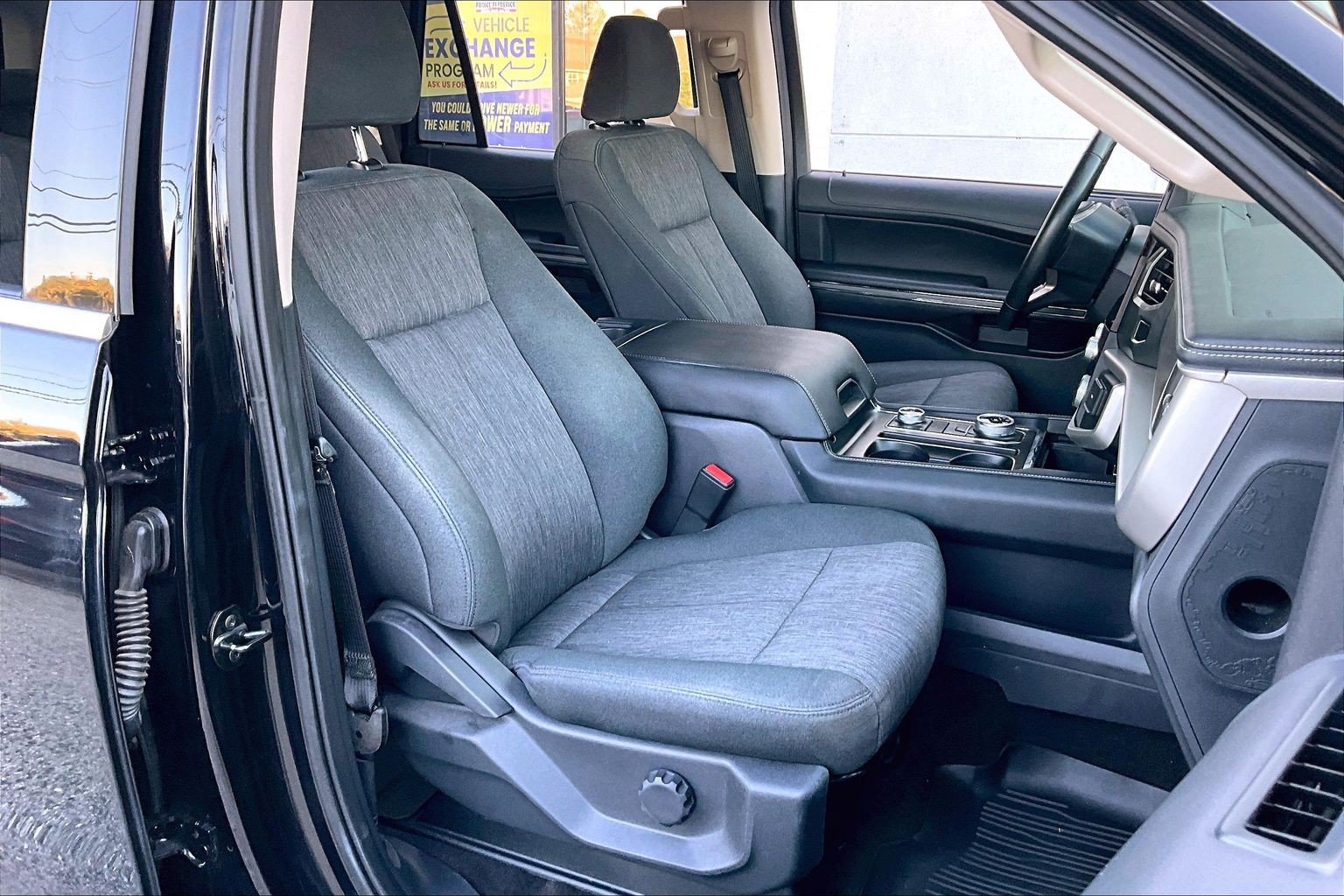 Used 2023 Ford Expedition XLT AWD/4WD image 7