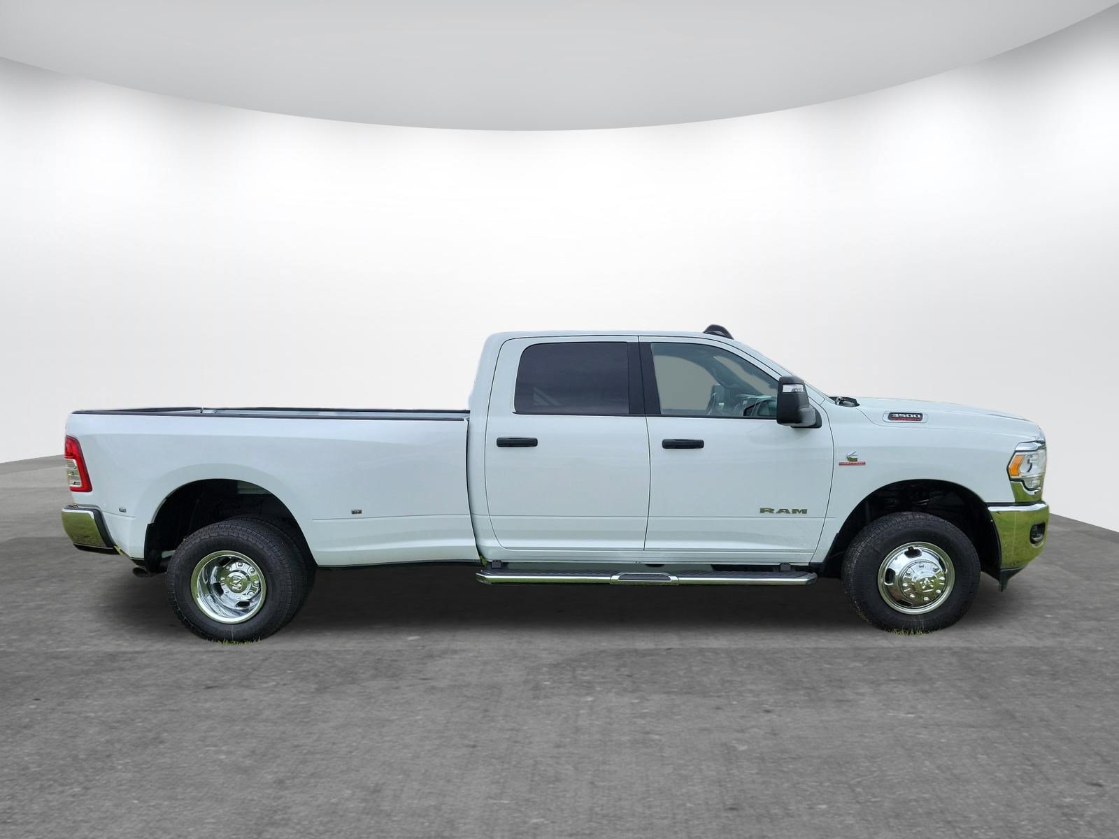 Used 2024 RAM 3500 Big Horn AWD/4WD image 4
