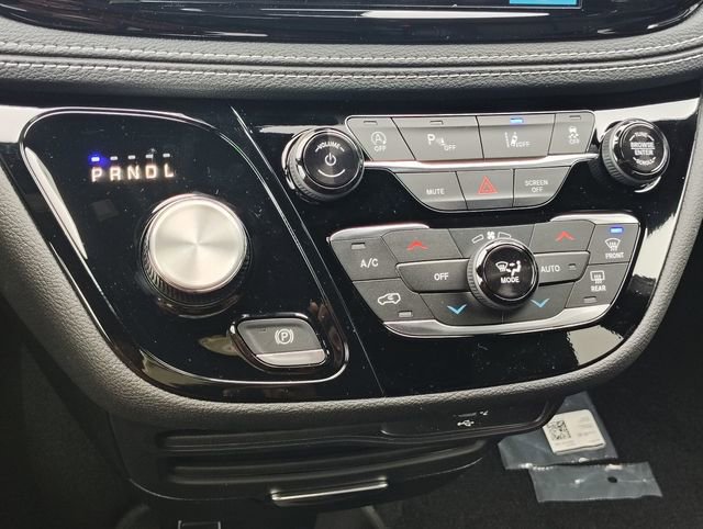 New 2026 Chrysler Pacifica Select FWD image 22