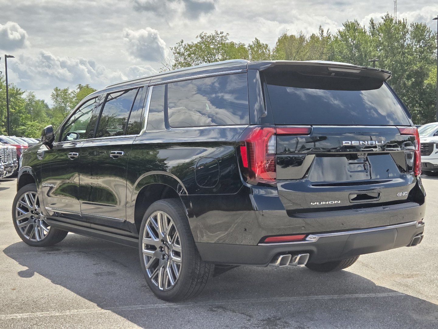 New 2026 GMC Yukon XL Denali Ultimate w/ LPO, Floor Liner Package AWD/4WD image 18