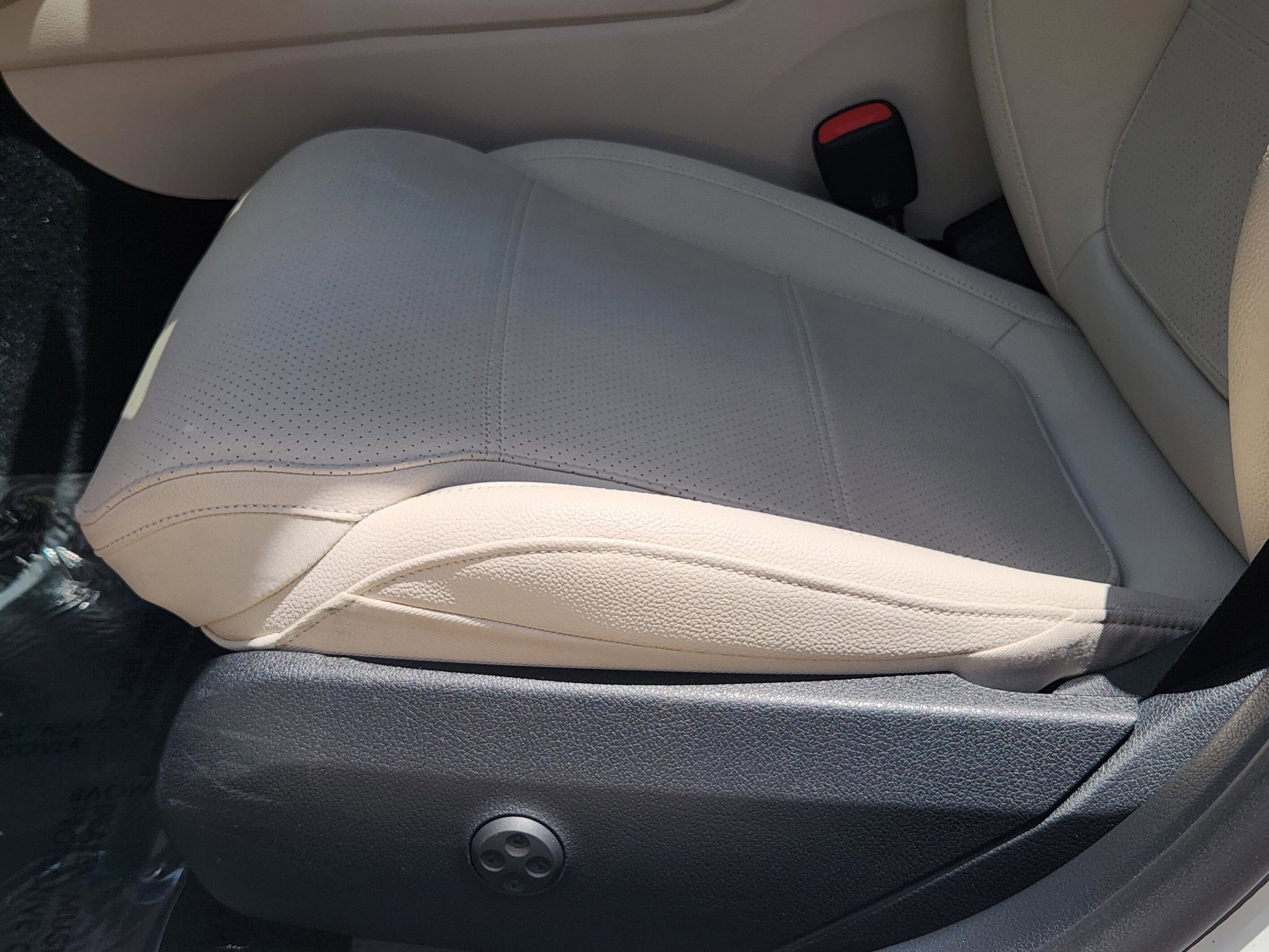 Used 2025 Mercedes-Benz C 300 Sedan image 17