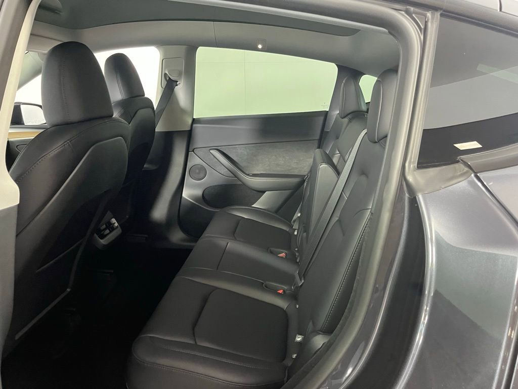 Used 2025 Tesla Model Y Long Range image 22