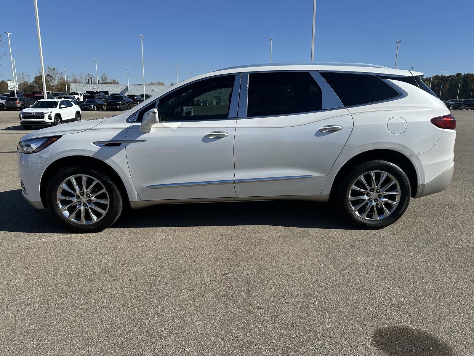Used 2019 Buick Enclave Premium w/ Experience Buick Package FWD image 2