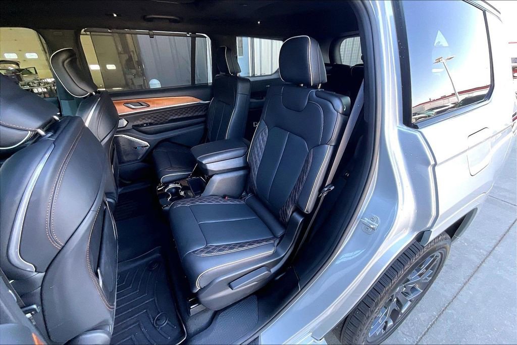 Used 2025 Jeep Grand Cherokee L Summit AWD/4WD image 26