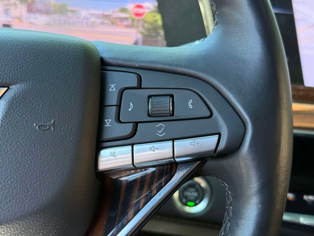Used 2024 Cadillac Escalade Luxury AWD/4WD image 33