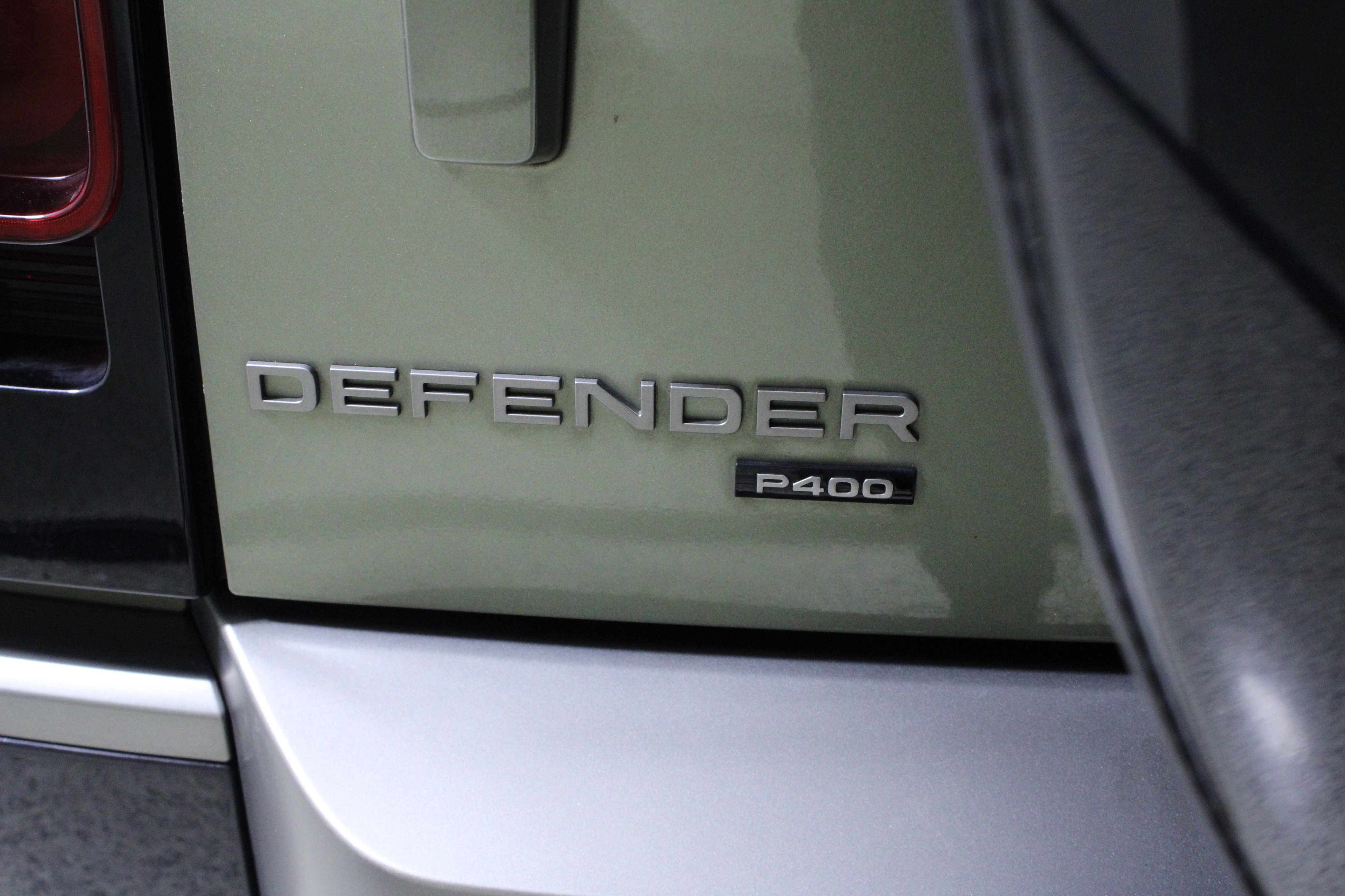 Used 2023 Land Rover Defender 130 X-Dynamic SE image 9