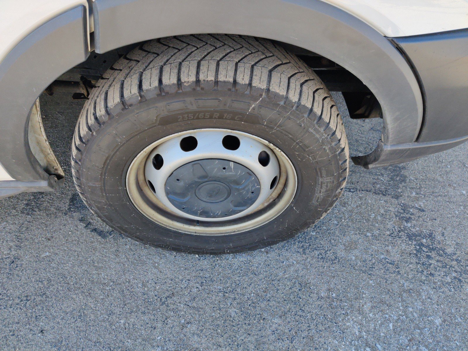 Used 2018 Ford Transit 250 148 Medium Roof image 3