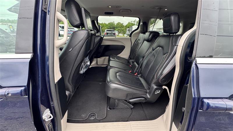 Used 2017 Chrysler Pacifica Touring-L Plus FWD image 37