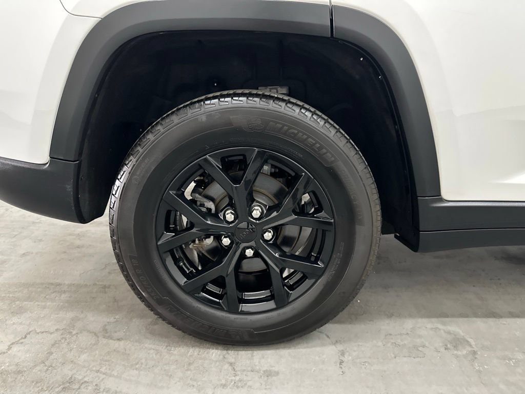 Used 2024 Jeep Grand Cherokee Altitude AWD/4WD image 59