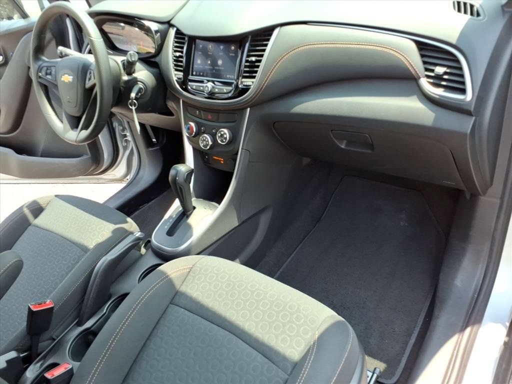 Used 2022 Chevrolet Trax LS w/ Tint and Cruise Package AWD/4WD image 15