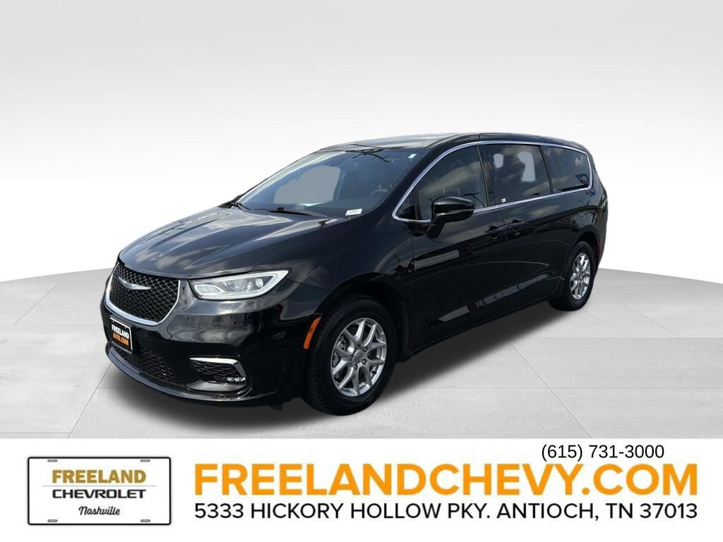 Used 2025 Chrysler Pacifica Select FWD image 7