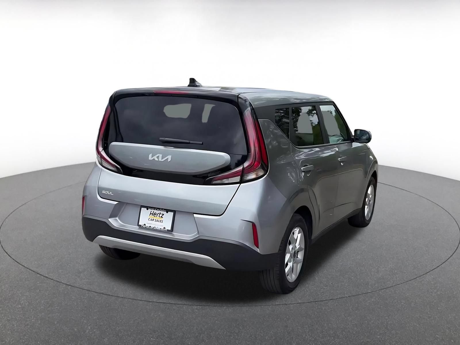 Used 2025 Kia Soul LX w/ LX Technology Package FWD image 12