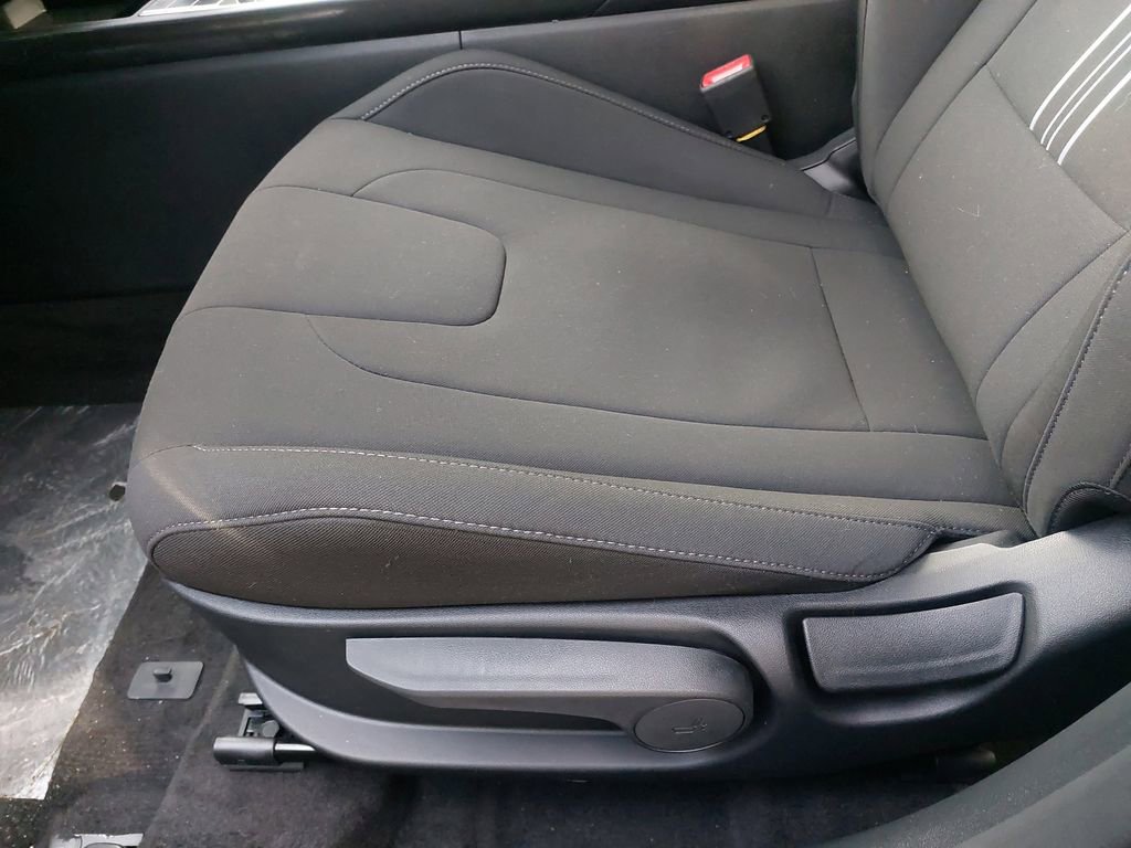 Certified 2025 Hyundai Elantra SEL w/ Cargo Package image 29
