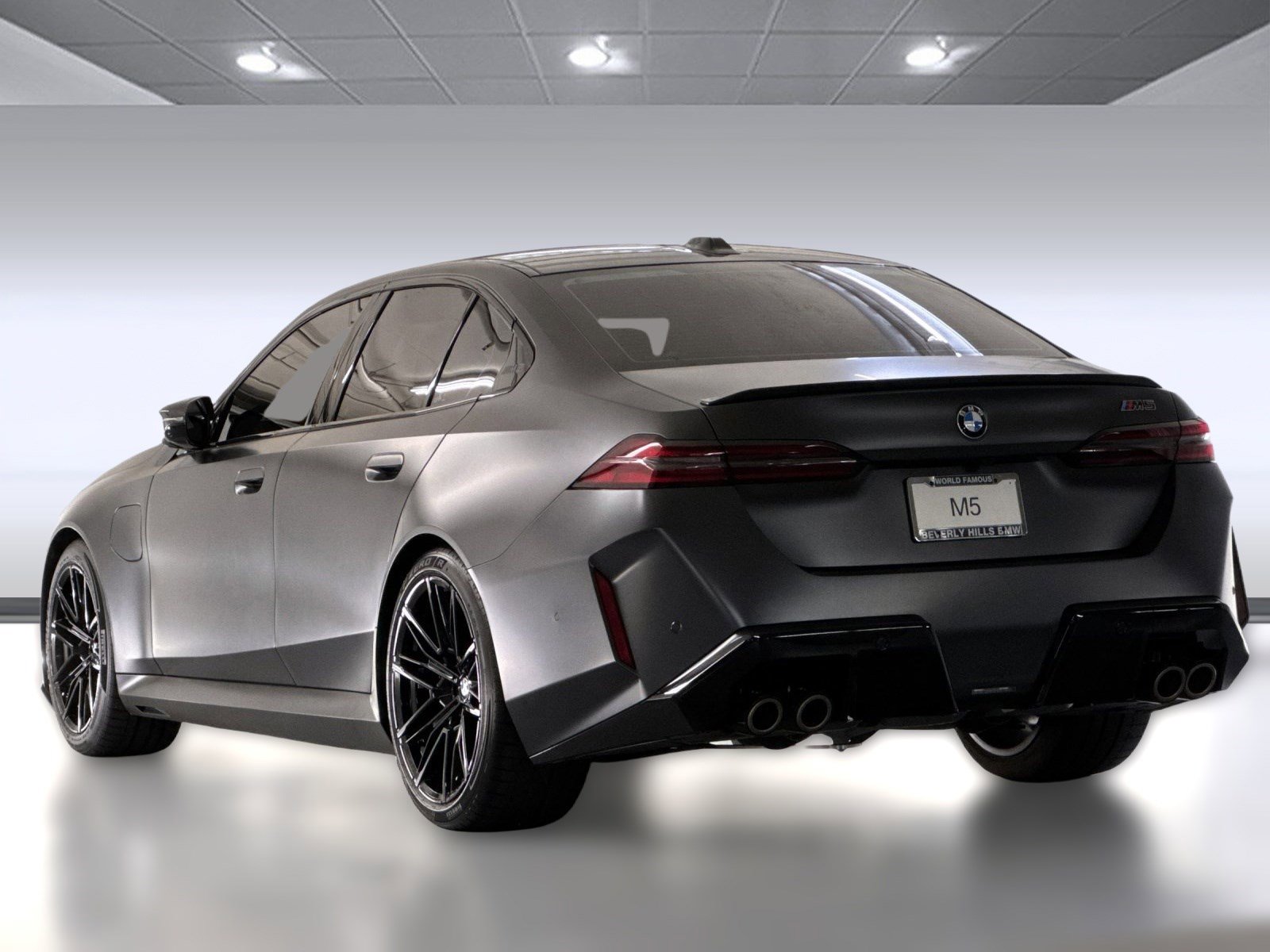 Used 2026 BMW M5 w/ Executive Package image 3