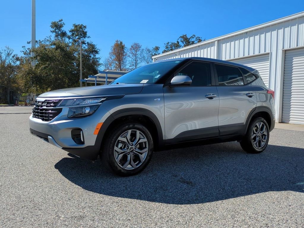 Used 2024 Kia Seltos LX image 2
