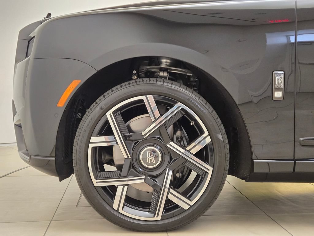 Certified 2025 Rolls-Royce Cullinan Black Badge AWD/4WD image 11