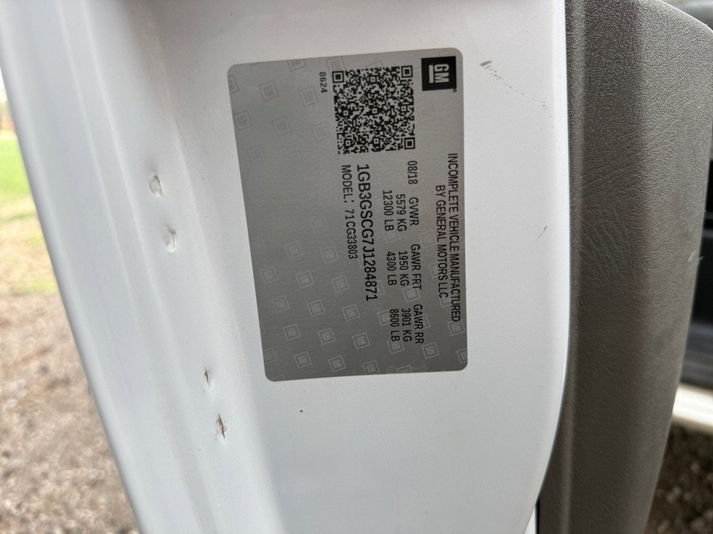 Used 2018 Chevrolet Express 3500 w/ Driver Convenience Package RWD image 35