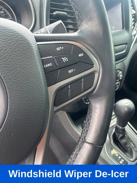 Used 2019 Jeep Cherokee Latitude Plus w/ Comfort/Convenience Group AWD/4WD image 18