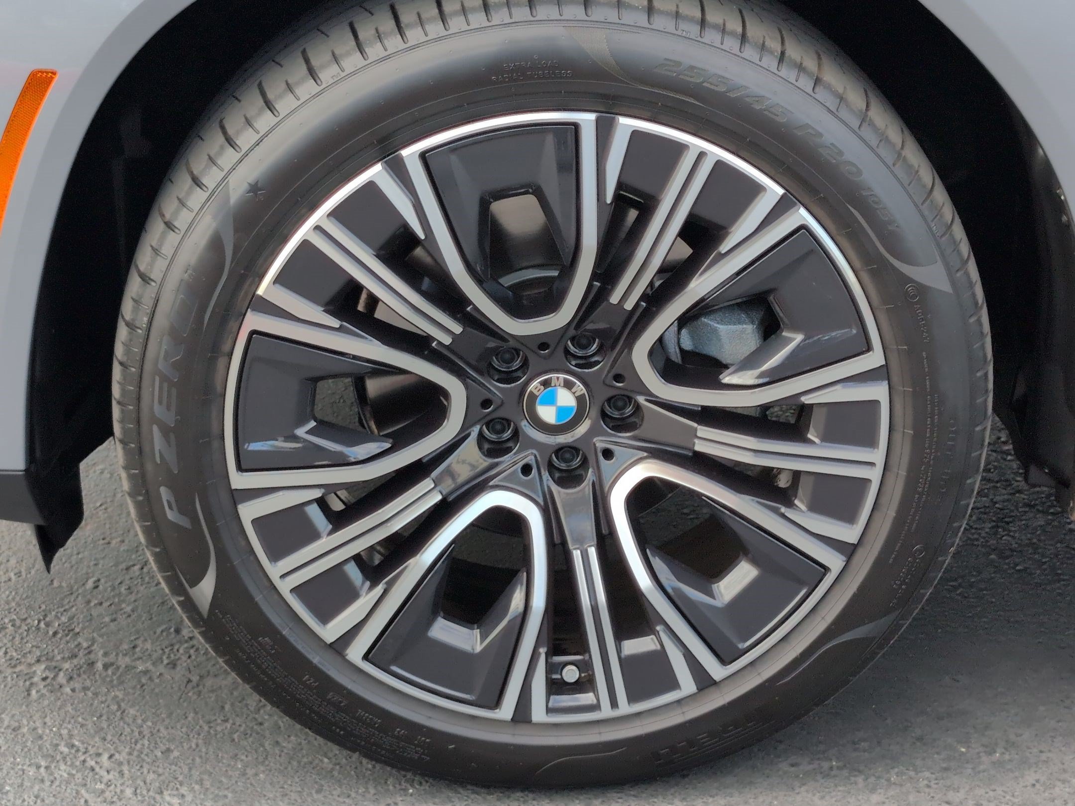 Certified 2025 BMW X3 xDrive30i w/ M Sport Package AWD/4WD image 13