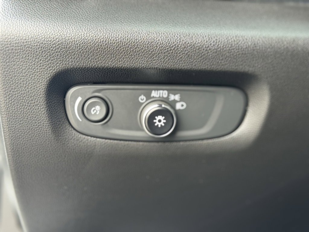 Used 2023 Chevrolet Traverse RS image 21