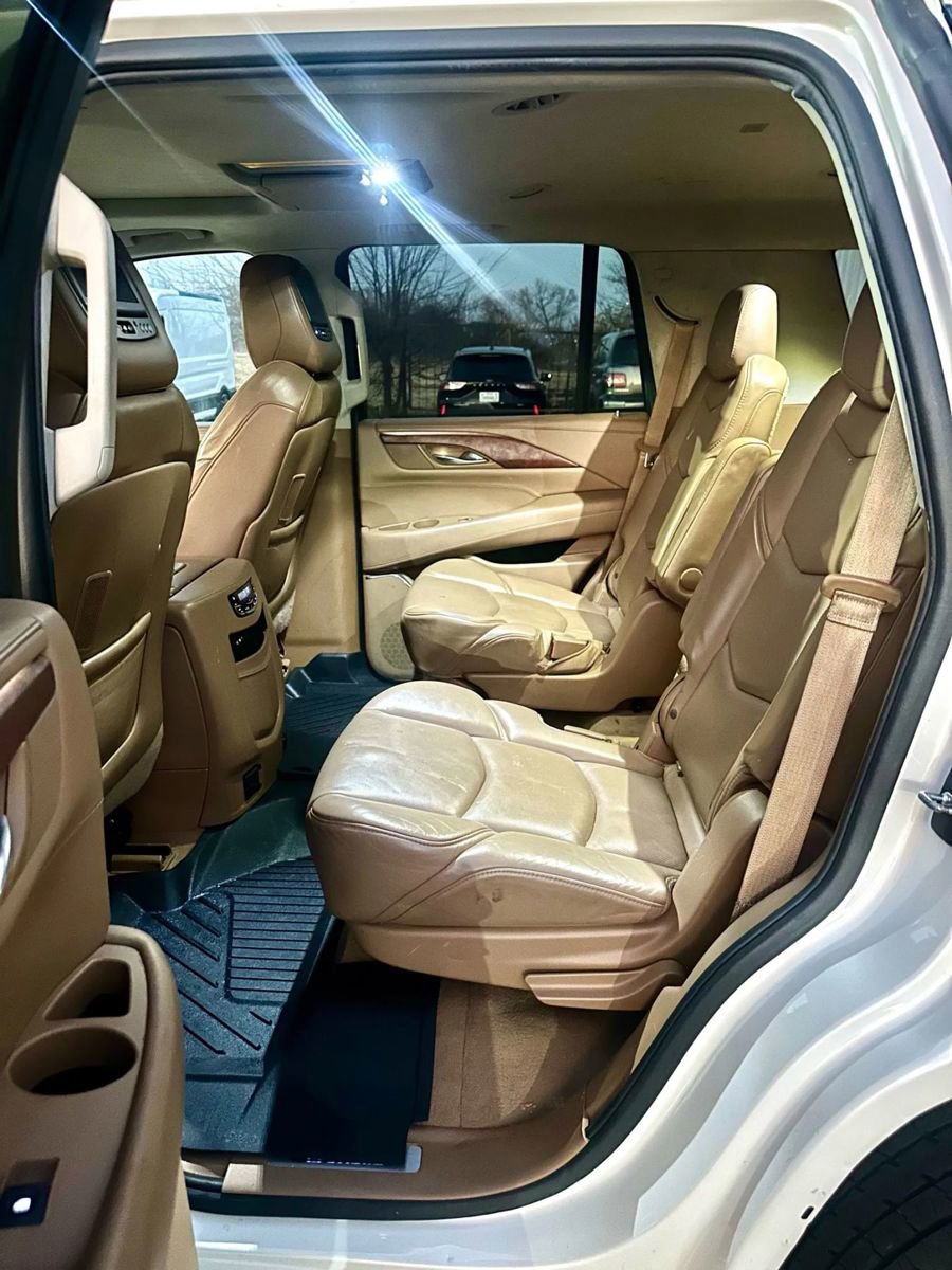 Used 2015 Cadillac Escalade Platinum image 12