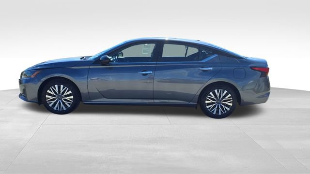 Used 2025 Nissan Altima 2.5 SV FWD image 5