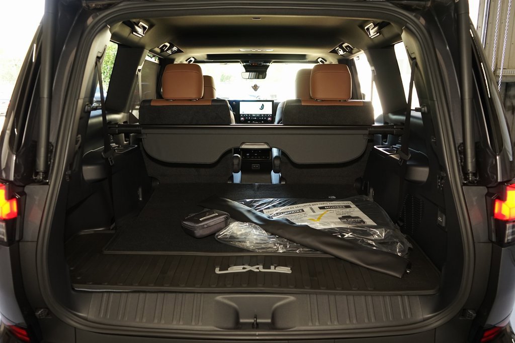 Used 2025 Lexus GX 550 image 32