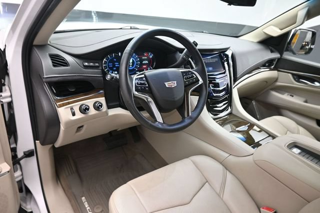 Used 2018 Cadillac Escalade ESV Premium Luxury AWD/4WD image 9