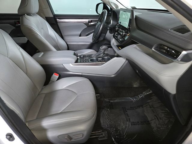 Used 2023 Toyota Highlander Limited image 24